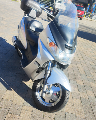 Burgman Suzuki 250 ""lLo scooter si trova a loano"