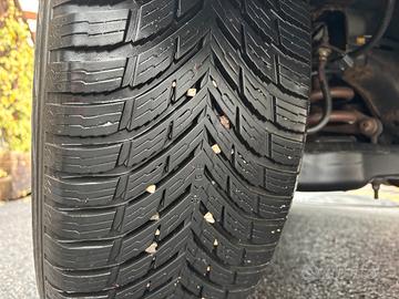 Nokyan 225/55/18 102v