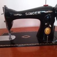 Macchina da cucire vintage Singer con mobiletto