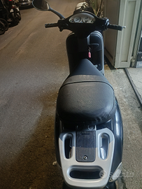 Vespa et4 125