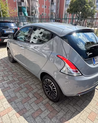 250 ypsilon 1.0 Lancia del 2022 in saldo