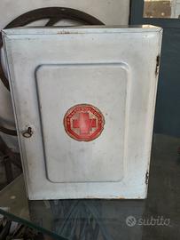 mobiletto farmacia vintage 