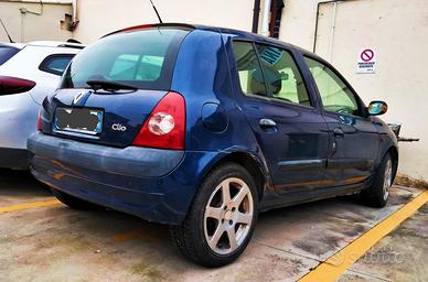 Renault Clio 2 - 1.4 Benzina