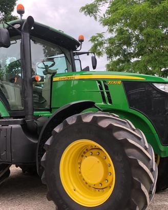 John Deere 7230R