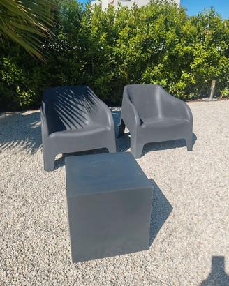 Poltrone da giardino e cubo