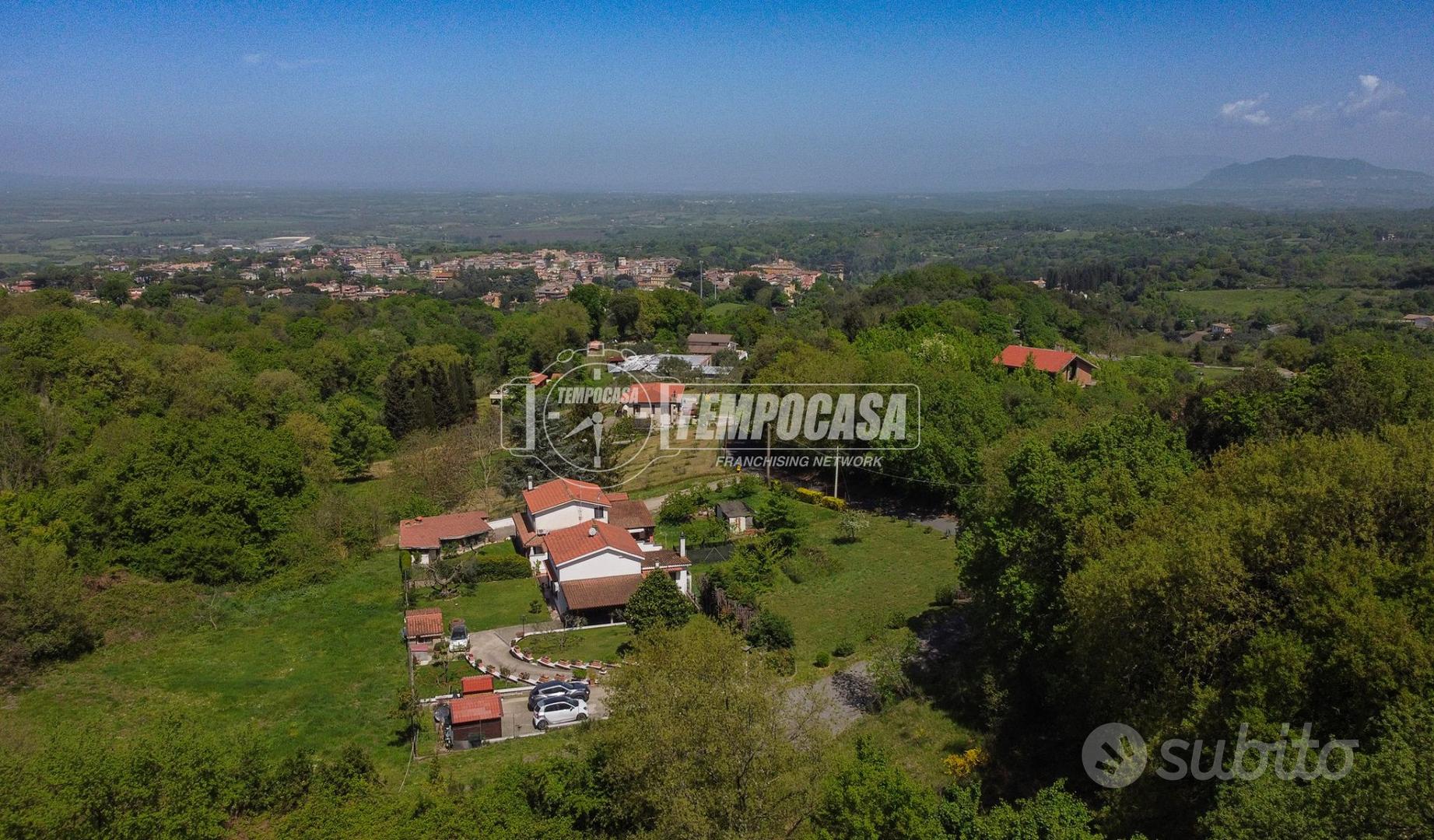 VILLA RISTRUTTURATA PANORAMICA CON AMPIO GIARDINO - Vista 2