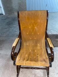 Sedia a dondolo vintage in legno e velluto senape