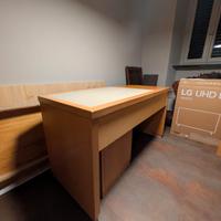 scrivania con cassettiera in legno di faggio