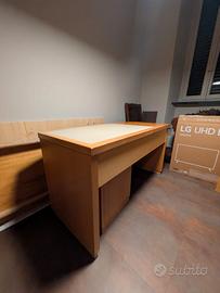 scrivania con cassettiera in legno di faggio