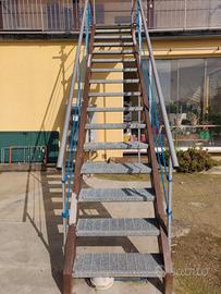 SCALA CON GRADINI IN GRIGLIATO ZINCATI larga 80 cm