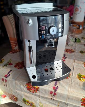 macchina caffè delonghi Magnifica S