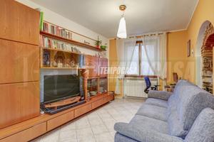 TRILOCALE TERMOAUTONOMO SITO AL PIANO TERRA CON 3