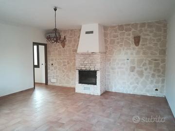 Villa singola con due appartamenti indipendenti