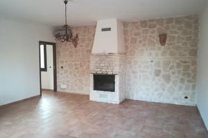 Villa singola con due appartamenti indipendenti