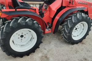 trattore gommato 