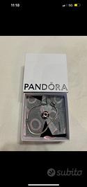 Bracciale Pandora in argento con charm compreso