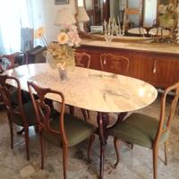 Tavolo in marmo con base in legno