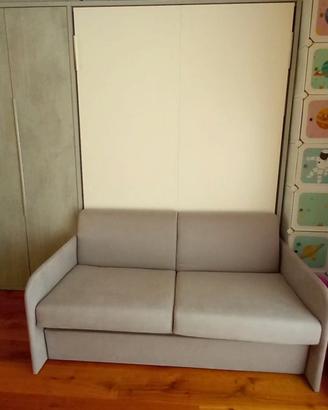 Letto a scomparsa con divano.