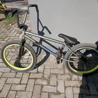 BMX assemblata