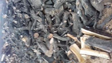 Legna stagionata ultime battute della inverno