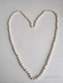 Collana lunga in perle di fiume 
