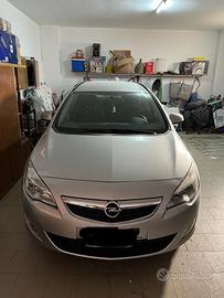 Opel Astra Sports Tourer 2012