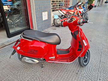 Piaggio Vespa 300 GTS Scooter