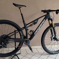 MEGAMO TRACK R120 AXS RACE