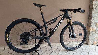 MEGAMO TRACK R120 AXS RACE