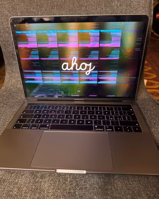 MacBook Pro 13” 2019  – difetto al display