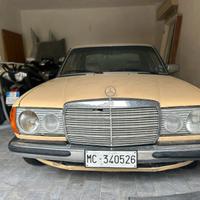 Mercedes 200 W123 Anno 1981