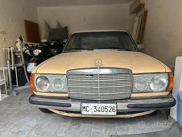 Mercedes 200 W123 Anno 1981