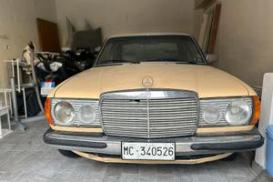 Mercedes 200 W123 Anno 1981