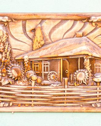 Bassorilievo in Legno. Casa in campagna.