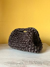 Clutch bag in velluto marrone
