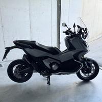 Honda x adv