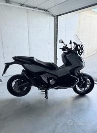 Honda x adv
