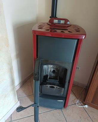 Stufa a pellet Marca Laminox Modello Greta idro 1