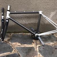 Telaio in carbonio/allluminio, 2 forcelle, 2 ruote