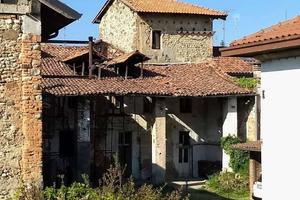 Rustico / Casale di 250 m² con 4 locali e box auto