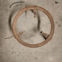 tre piedi antico  in ferro 