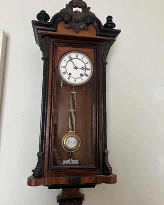 Antico orologio a pendolo da parete