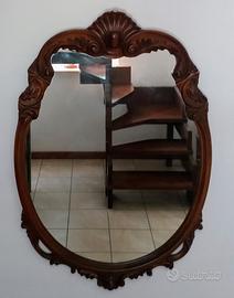 Specchio con cornice in legno