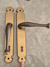 # 2 Maniglie per porte