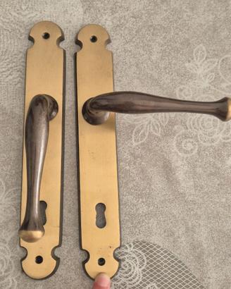 # 2 Maniglie per porte