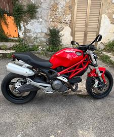Ducati Monster 696