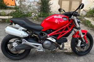 Ducati Monster 696