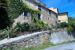 Rustico / Casale di 270 m² con più di 5 locali a V