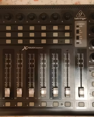 Behringer X-Touch Compact