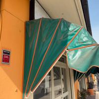 Tende da esterno apribili.